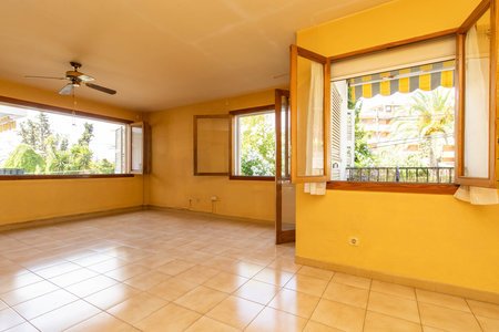 Spacious flat to renovate close to the beach in San Agustin