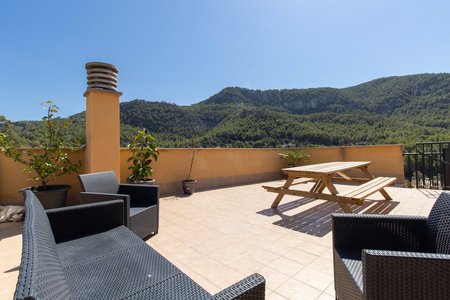 Bright duplex penthouse with roof terrace in Andratx