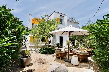 Beautiful house with garden in Son Armadams