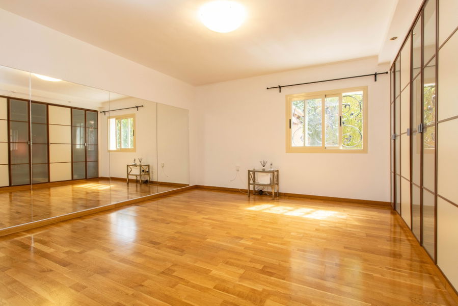 Schönes Haus mit Garten, Terrassen und Pool in Puig de Ros