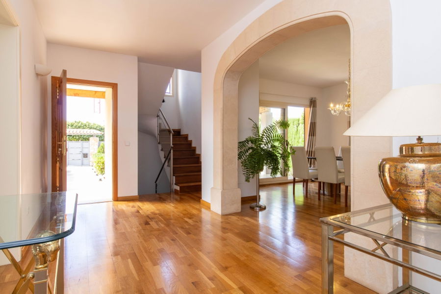 Schönes Haus mit Garten, Terrassen und Pool in Puig de Ros
