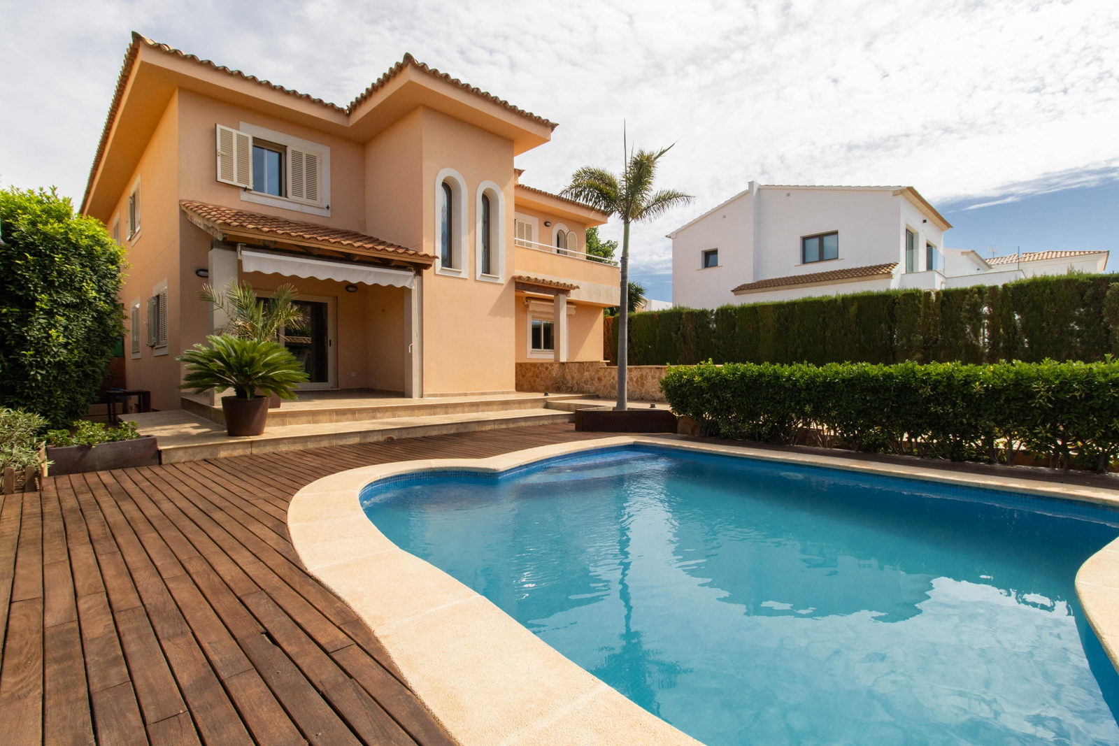 Schönes Haus mit Garten, Terrassen und Pool in Puig de Ros