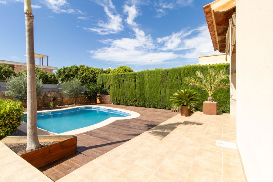 Schönes Haus mit Garten, Terrassen und Pool in Puig de Ros
