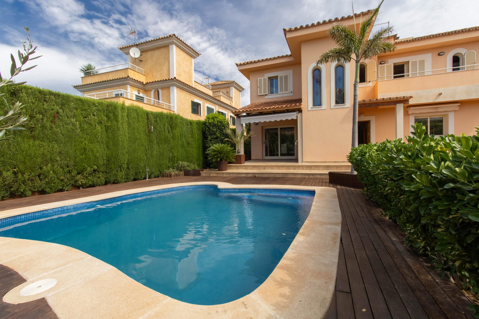 Schönes Haus mit Garten, Terrassen und Pool in Puig de Ros
