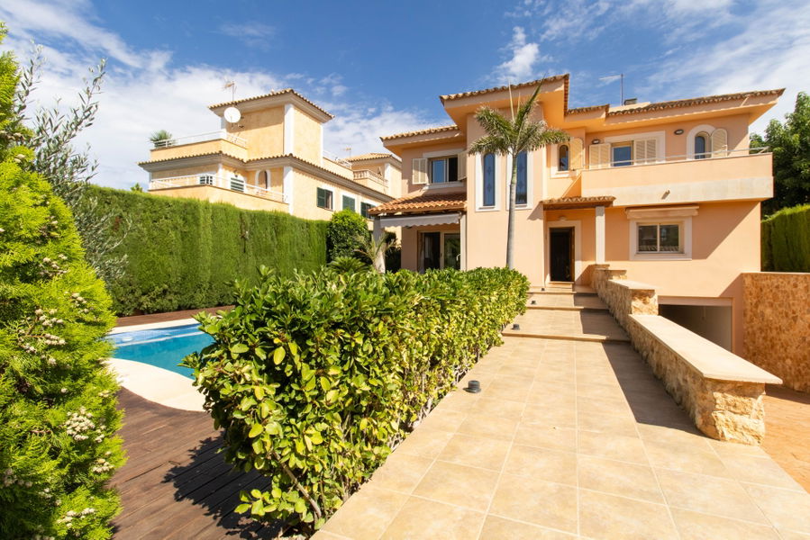 Schönes Haus mit Garten, Terrassen und Pool in Puig de Ros