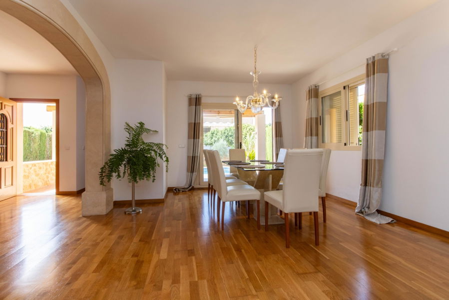 Schönes Haus mit Garten, Terrassen und Pool in Puig de Ros