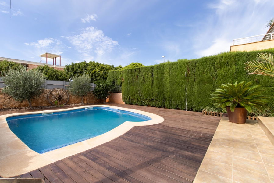 Schönes Haus mit Garten, Terrassen und Pool in Puig de Ros