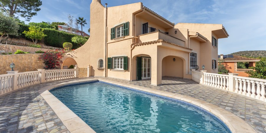 Schöne Villa mit Pool und Feriengenehmigung in Palmanova