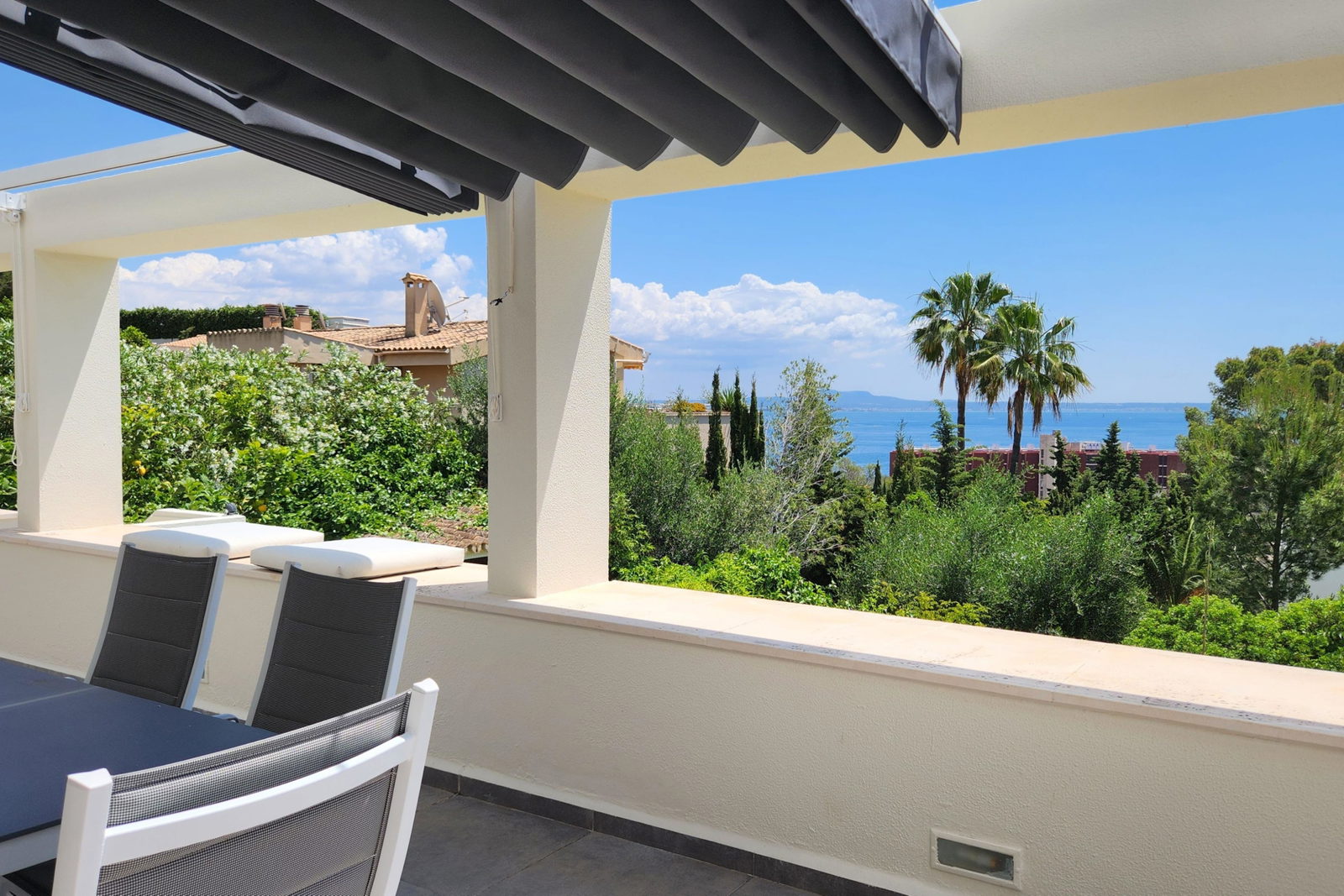 Fantastische Wohnung mit Meerblick und Garten in Cas Catalá