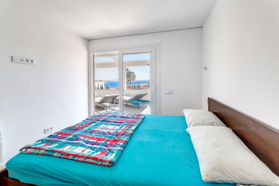 Fantastische Wohnung mit Meerblick und Garten in Cas Catalá
