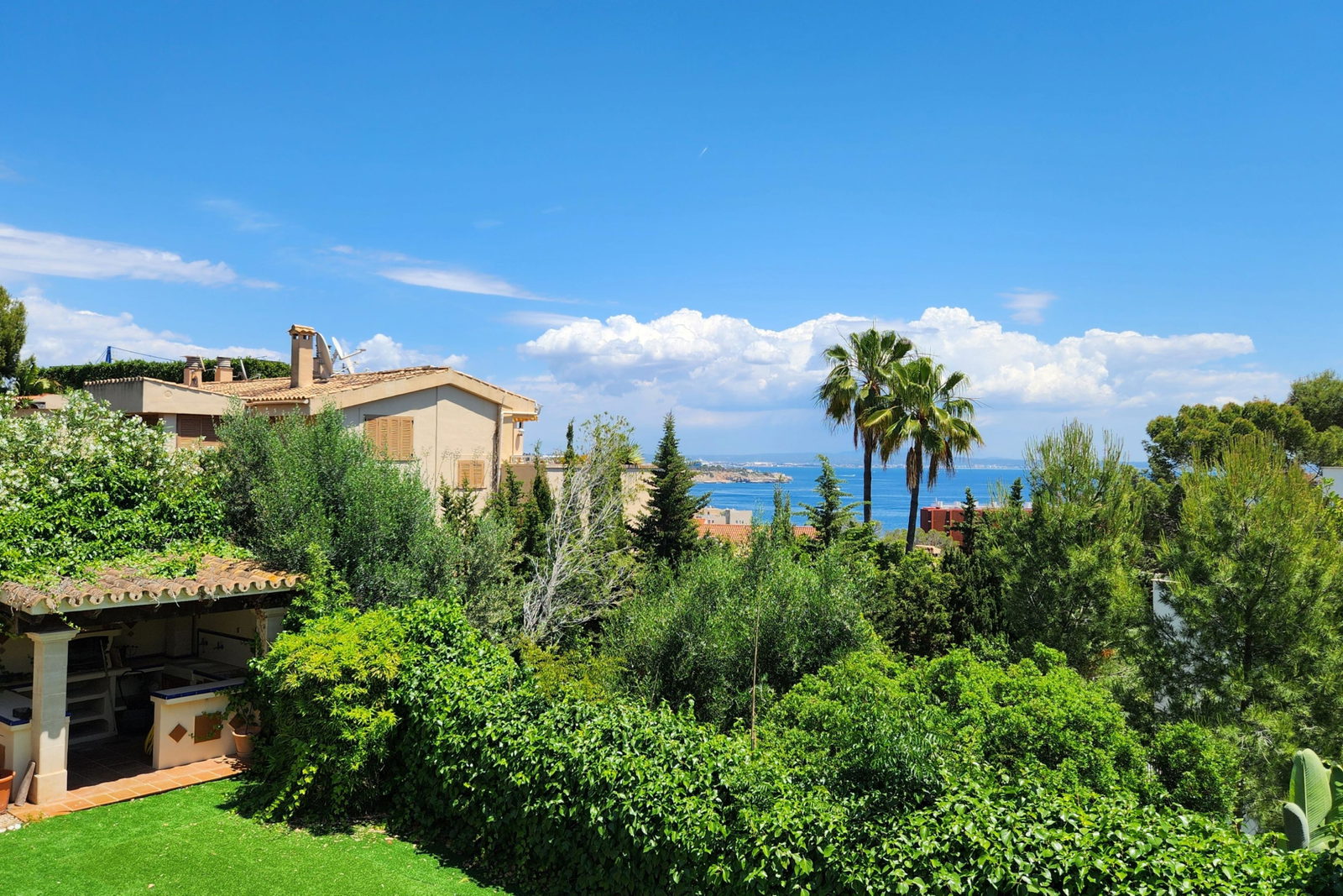 Fantastische Wohnung mit Meerblick und Garten in Cas Catalá