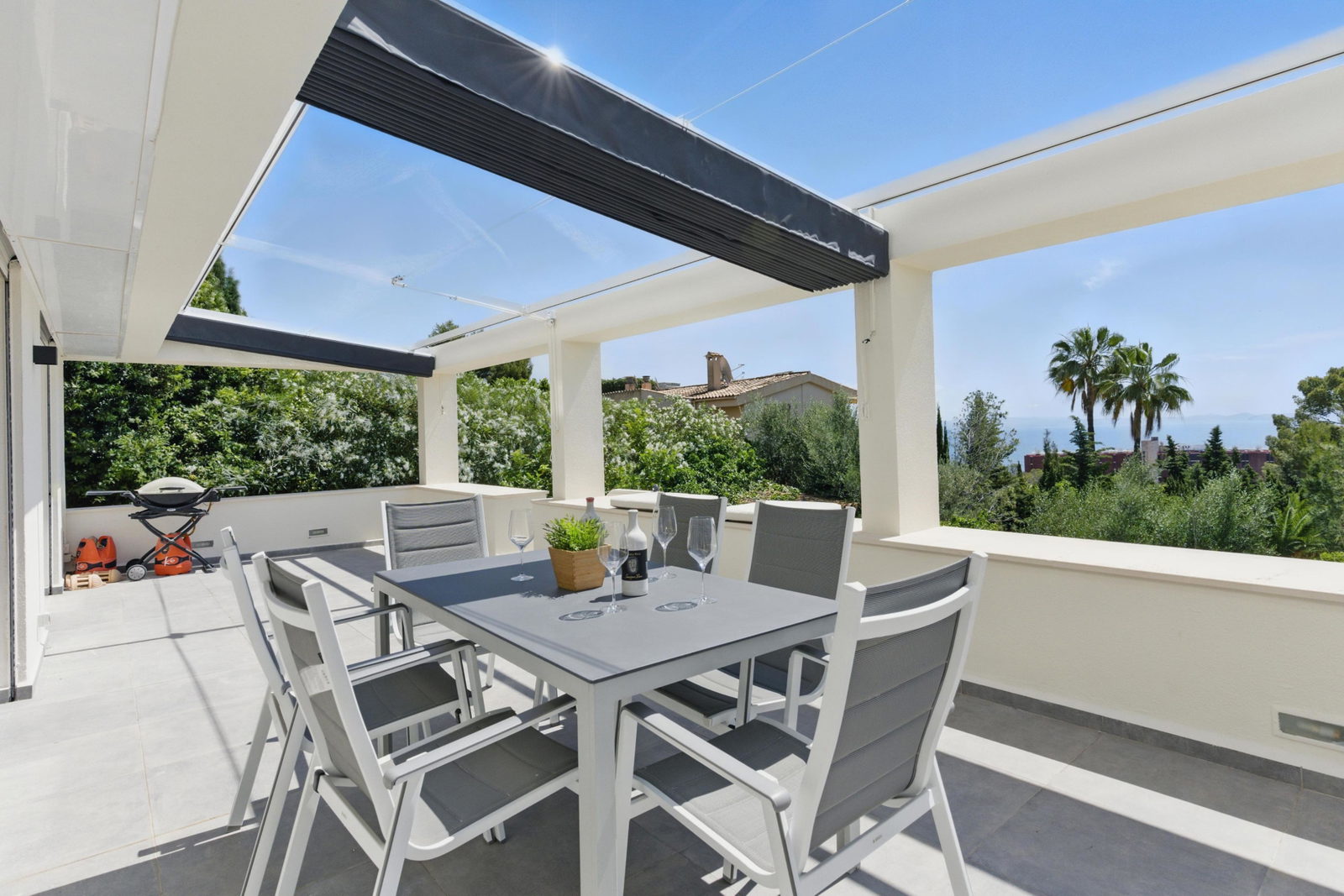 Fantastische Wohnung mit Meerblick und Garten in Cas Catalá