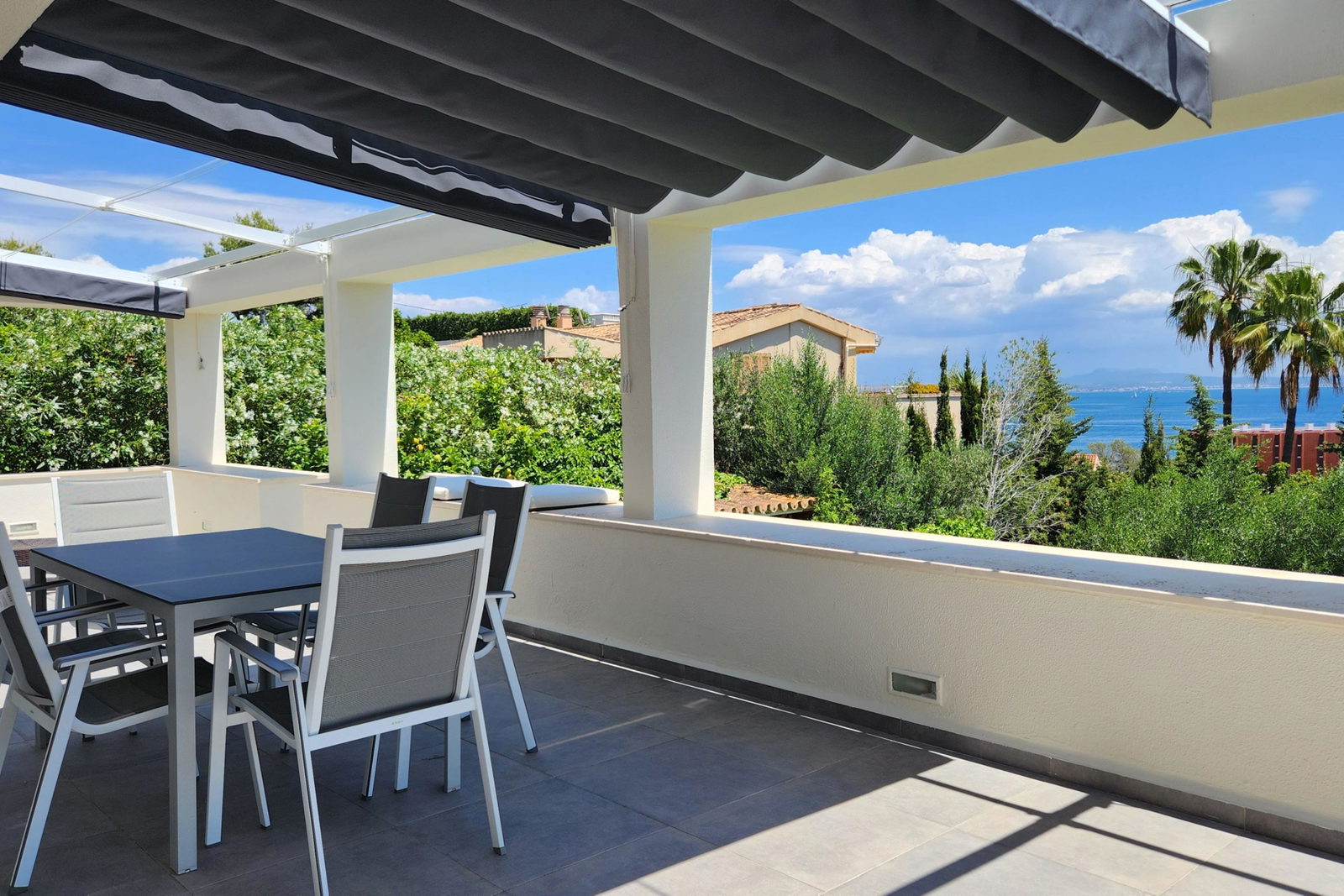 Fantastische Wohnung mit Meerblick und Garten in Cas Catalá