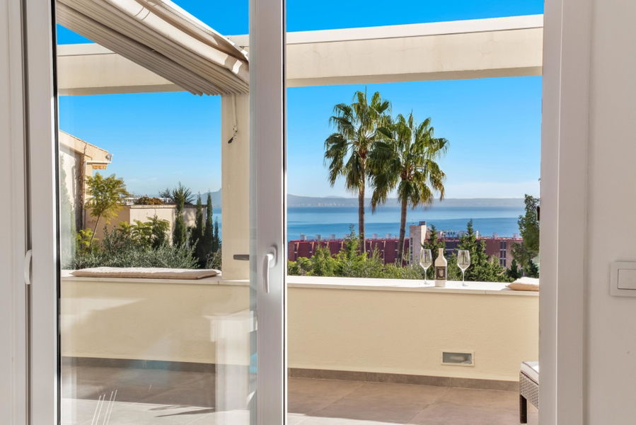 Fantastische Wohnung mit Meerblick und Garten in Cas Catalá