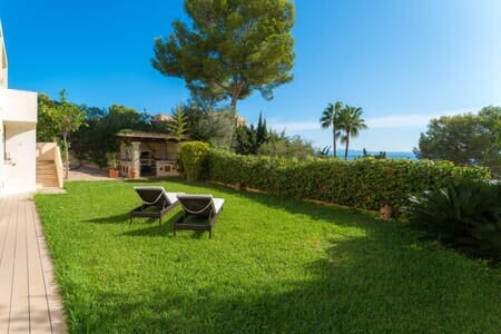 Fantastic apartment with sea views and garden in Cas Catalá