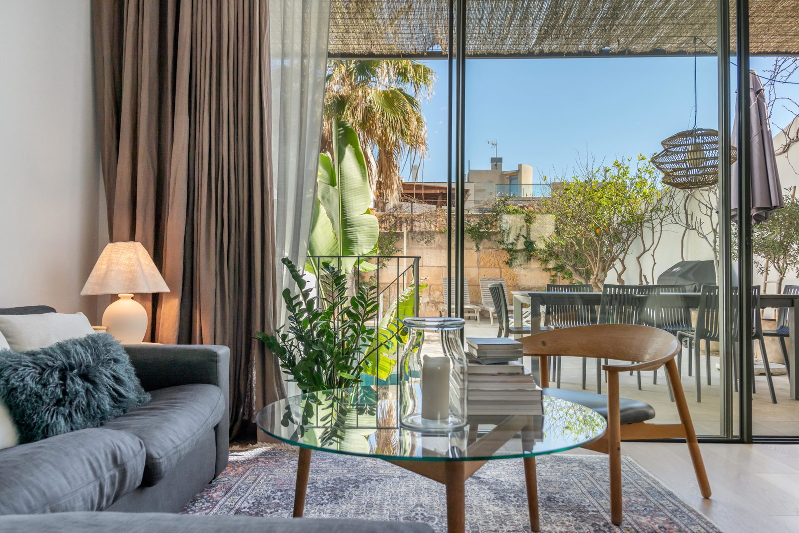 Qualitativ hochwertiges Stadthaus mit Pool, Garten und Meerblick in Molinar