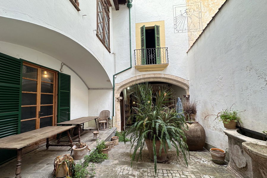 Encantadora casa del año 1758 con jardín y gran potencial para renovar en Sóller