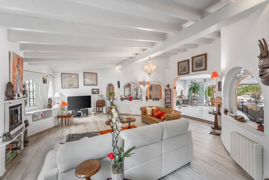 Vacker villa med trädgård och pool i Santa Ponsa