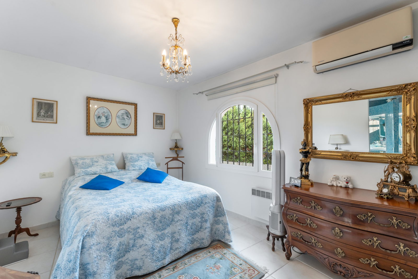 Vacker villa med trädgård och pool i Santa Ponsa
