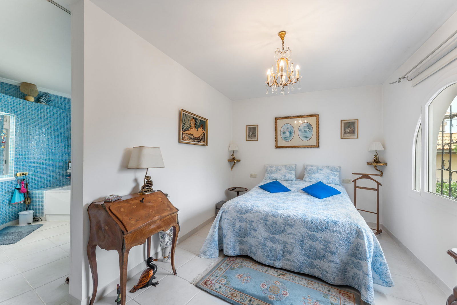 Vacker villa med trädgård och pool i Santa Ponsa
