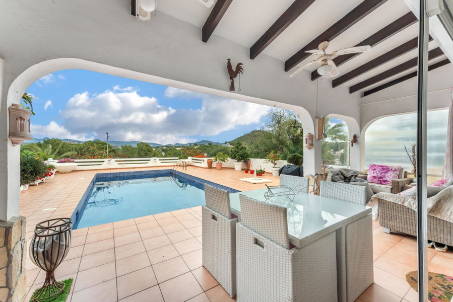 Vacker villa med trädgård och pool i Santa Ponsa