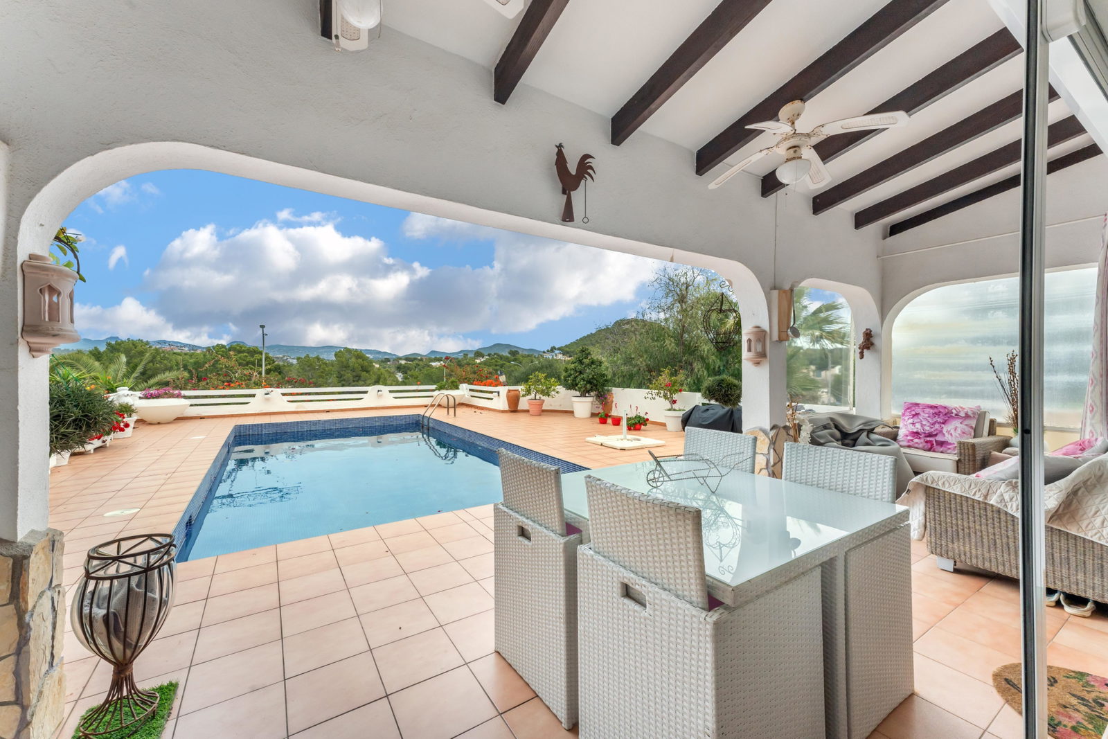 Vacker villa med trädgård och pool i Santa Ponsa