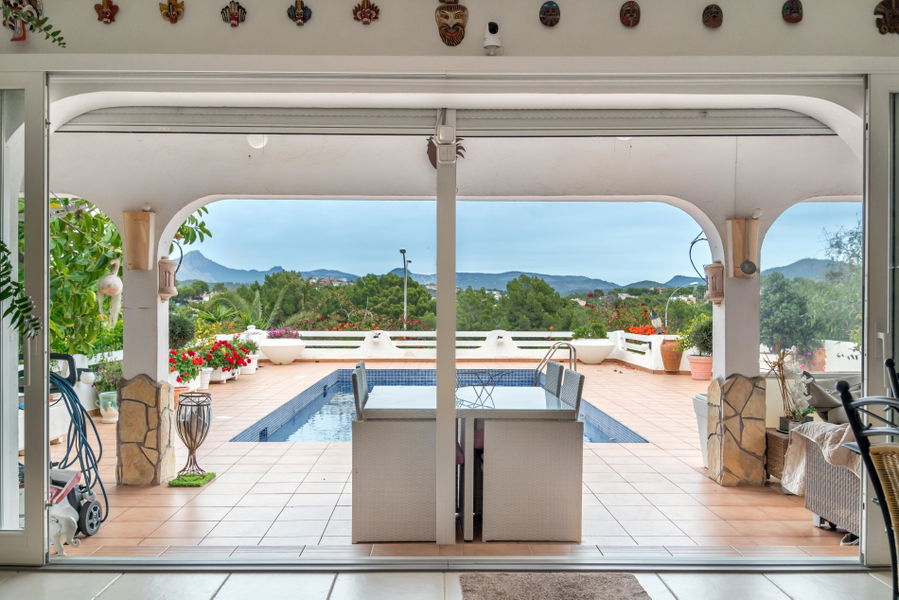 Vacker villa med trädgård och pool i Santa Ponsa