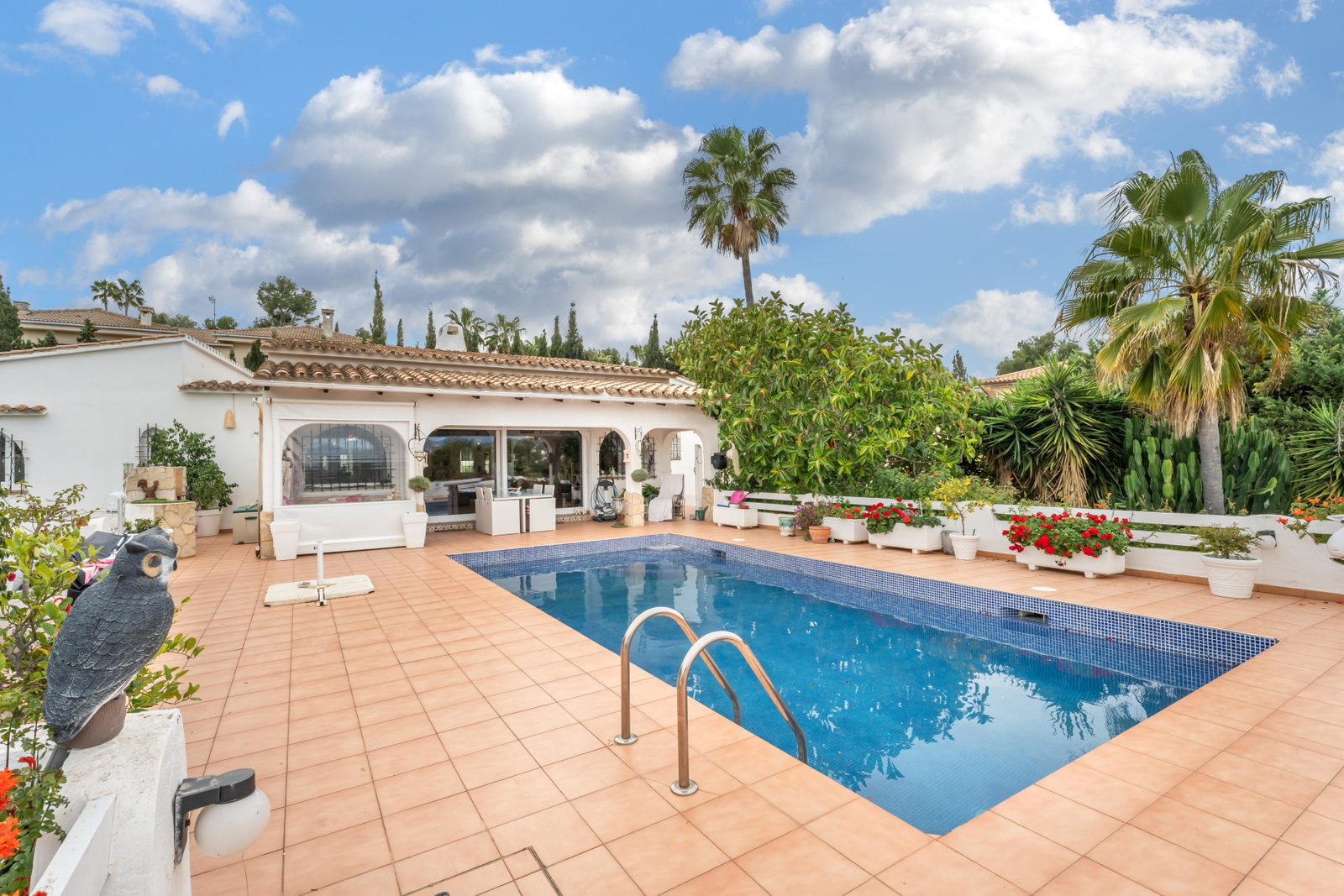 Vacker villa med trädgård och pool i Santa Ponsa