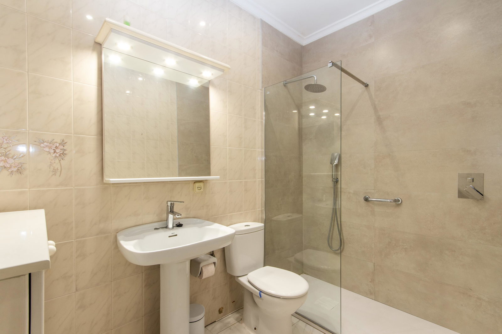 Ground floor apartment with patio in central location in Santa Catalina