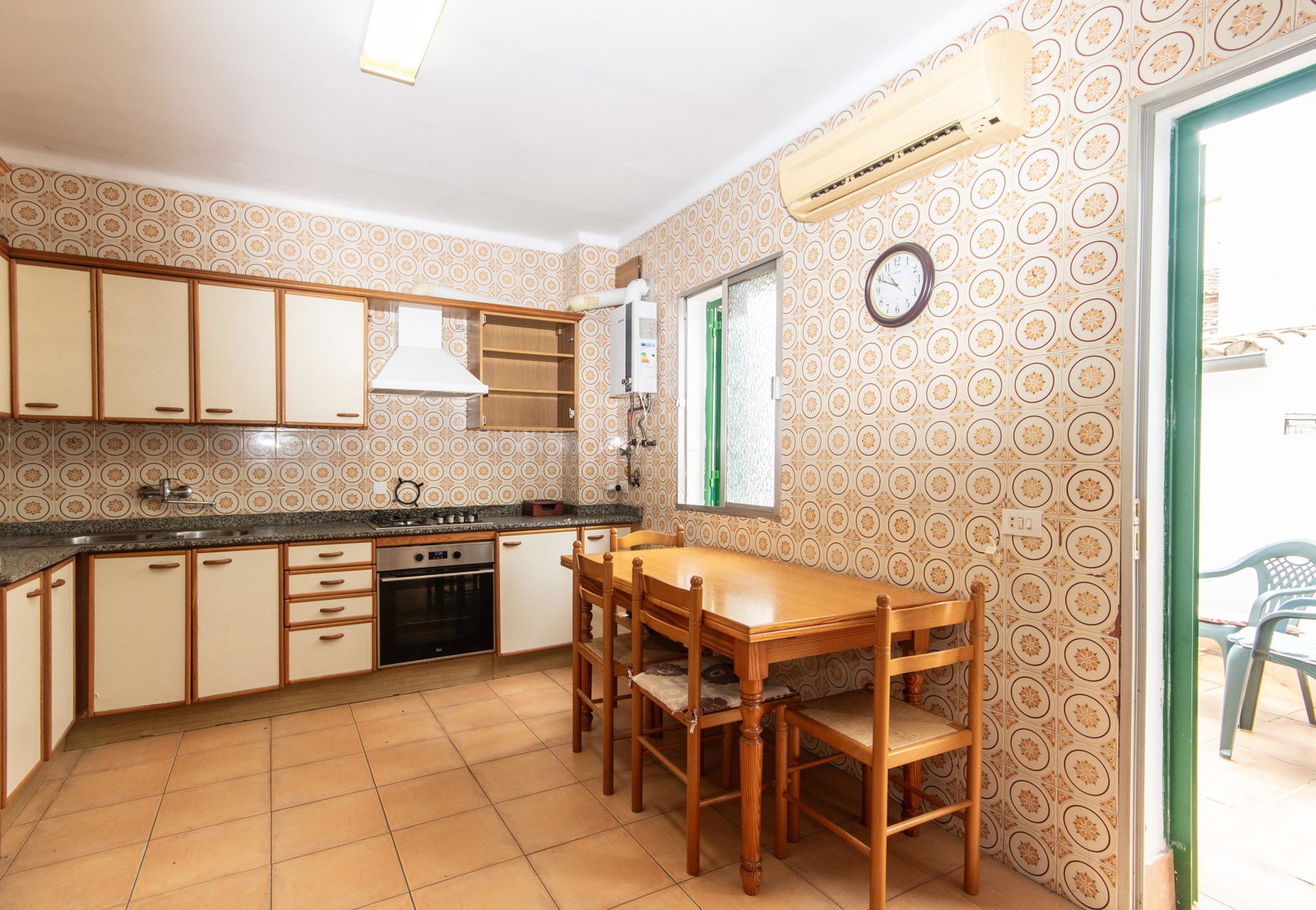 Ground floor apartment with patio in central location in Santa Catalina