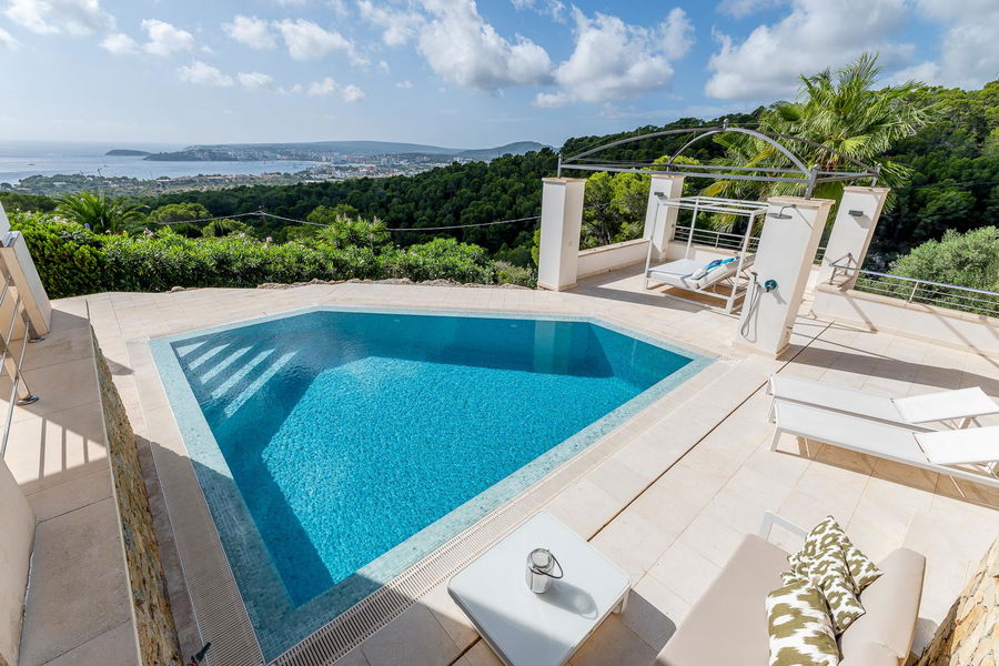 Spectacular villa with pool and sea views in Costa d'en Blanes