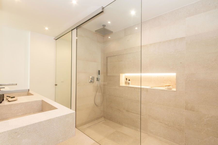 Nueva casa con piscina en la azotea y vistas al mar en Molinar