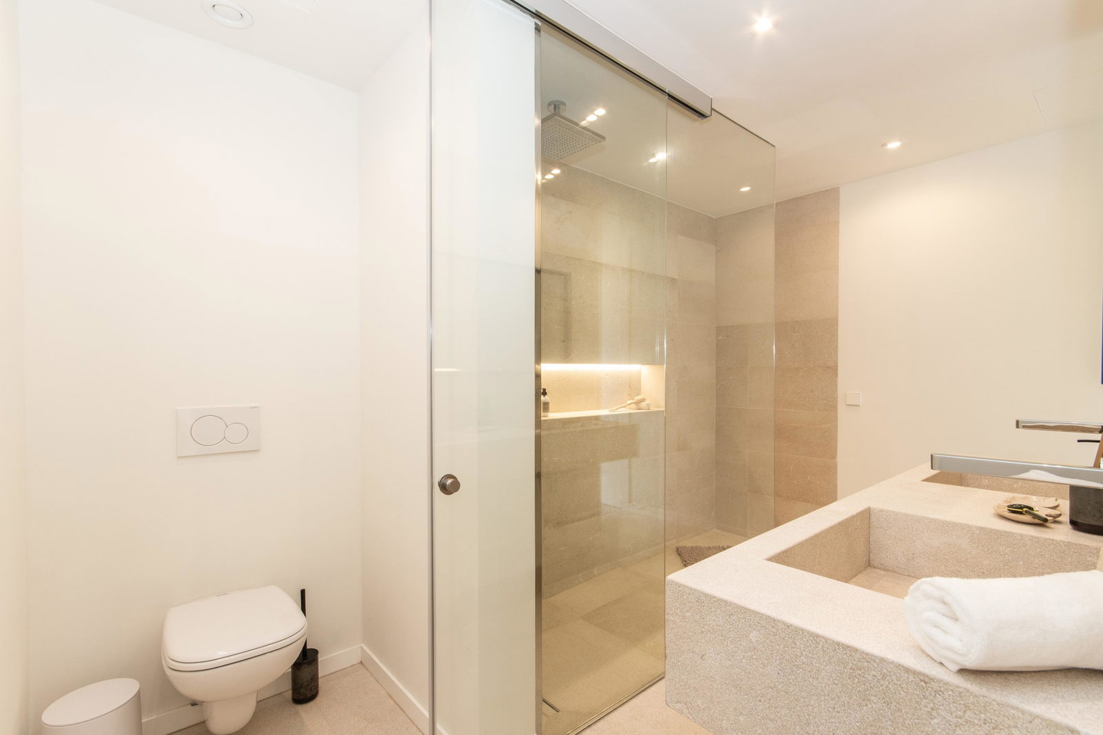 Nueva casa con piscina en la azotea y vistas al mar en Molinar