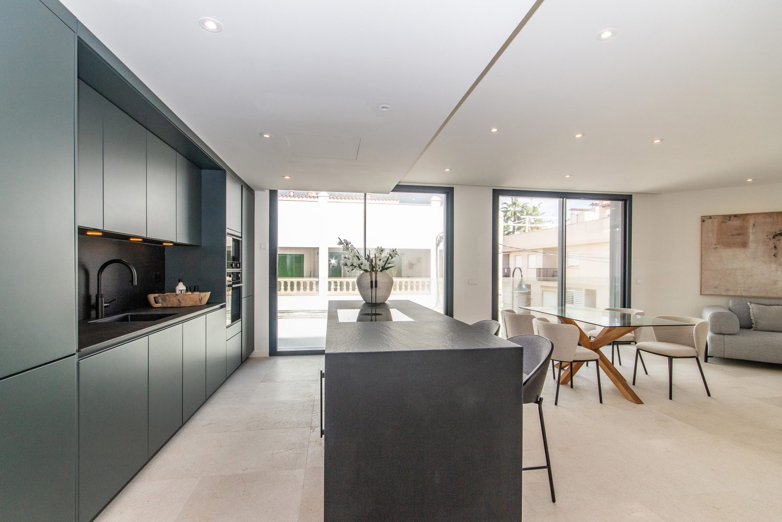 Nueva casa con piscina en la azotea y vistas al mar en Molinar