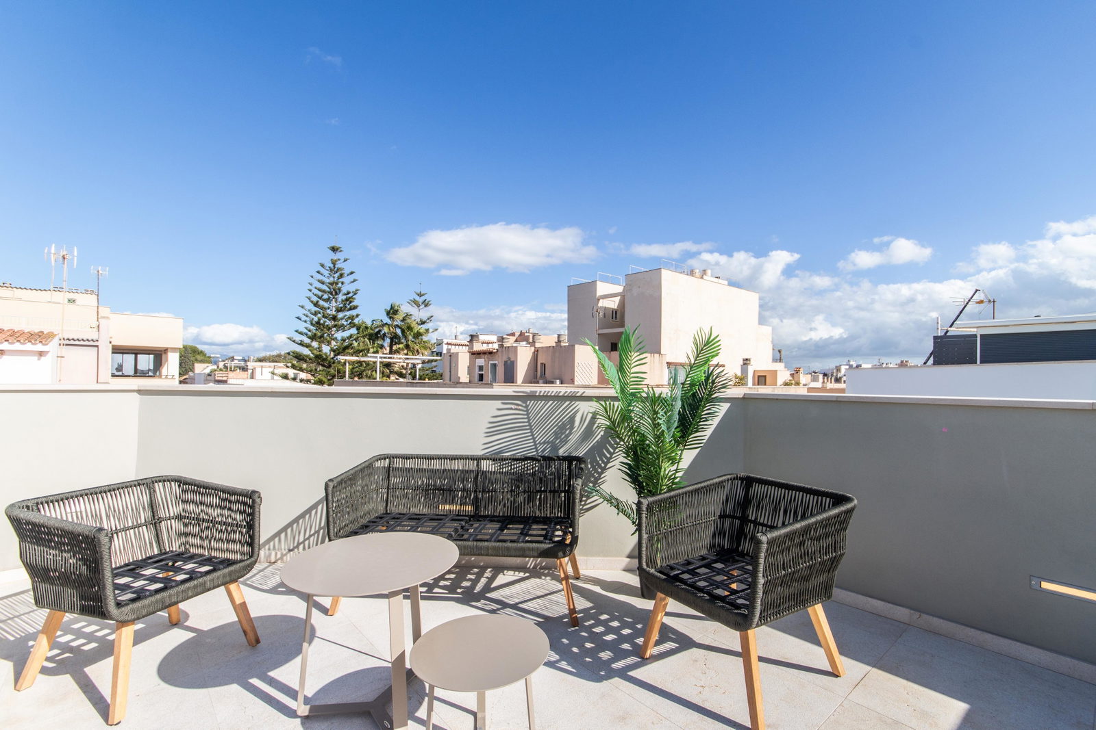 Nueva casa con piscina en la azotea y vistas al mar en Molinar