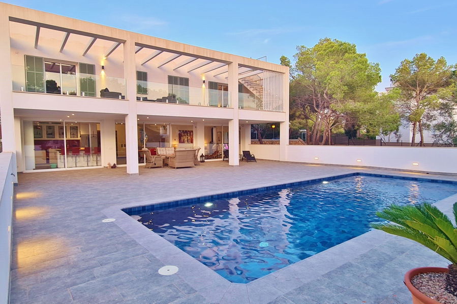 Fantastische moderne Villa mit Pool in Cala D'Or