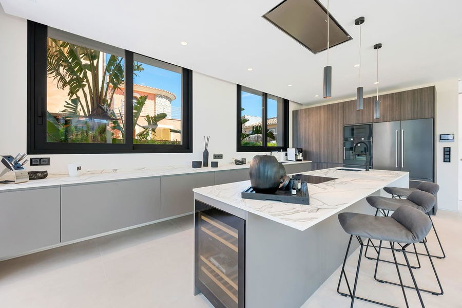 Spektakuläre neu gebaute Villa mit Meerblick in El Toro