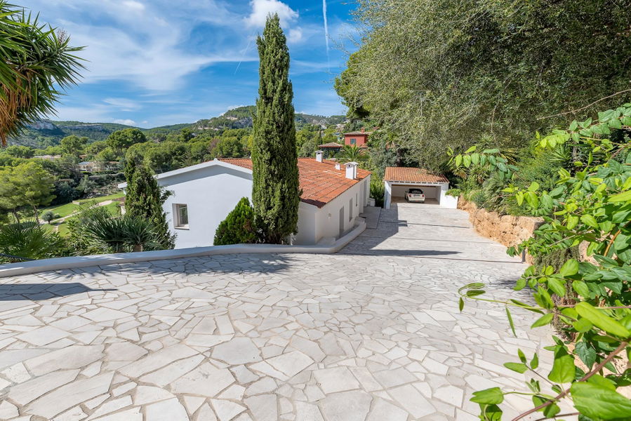 Luxuriöse Villa mit spektakulärem Blick auf den Golfplatz und die Berge in Son Vida