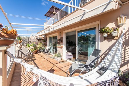 Quietly located penthouse with views of the harbour in El Terreno