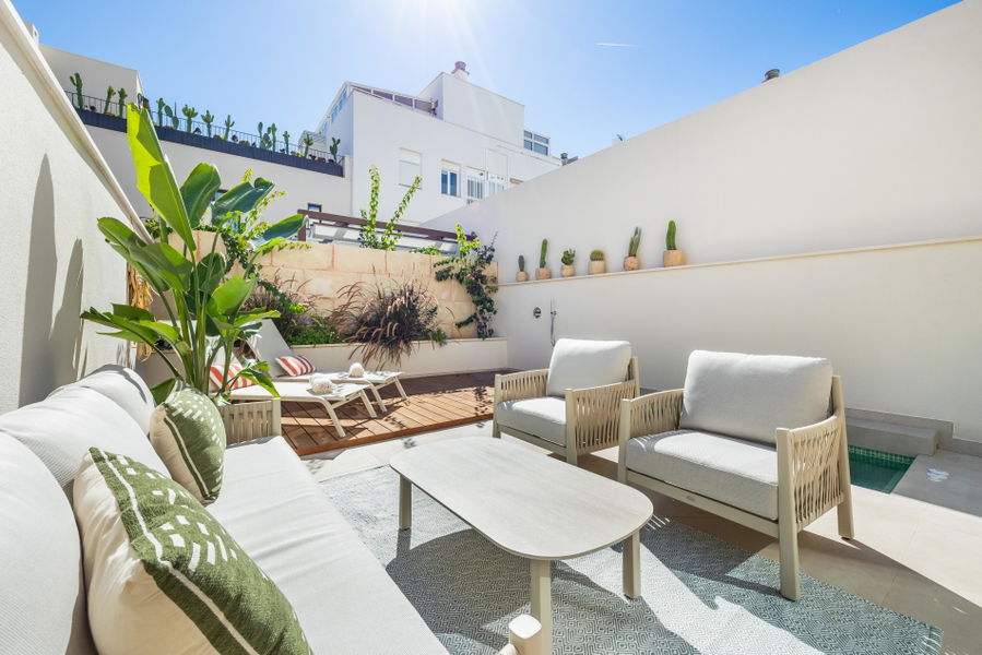 Neubau Stadthaus mit Garten, Jacuzzi und Dachterrasse in El Molinar