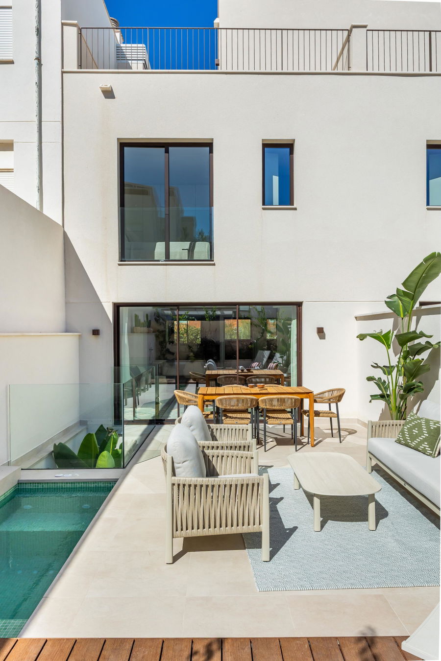 Neubau Stadthaus mit Garten, Jacuzzi und Dachterrasse in El Molinar