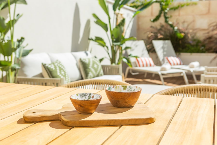 Neubau Stadthaus mit Garten, Jacuzzi und Dachterrasse in El Molinar