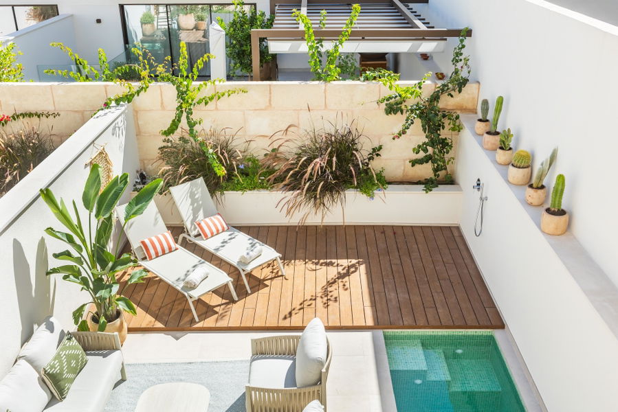 Neubau Stadthaus mit Garten, Jacuzzi und Dachterrasse in El Molinar