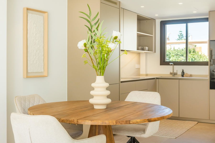 Neubau Stadthaus mit Garten, Jacuzzi und Dachterrasse in El Molinar