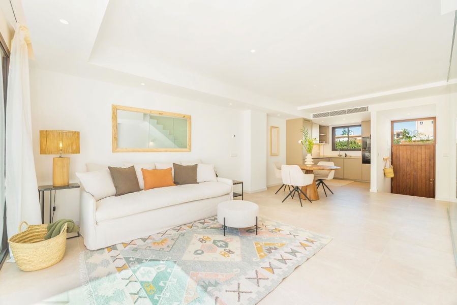 Neubau Stadthaus mit Garten, Jacuzzi und Dachterrasse in El Molinar