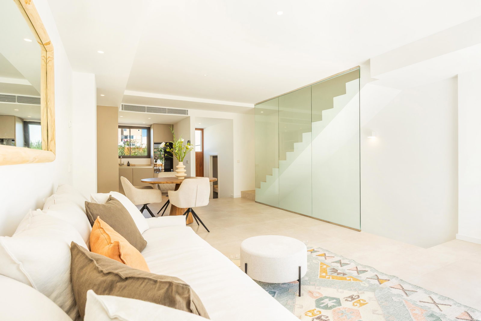 Neubau Stadthaus mit Garten, Jacuzzi und Dachterrasse in El Molinar