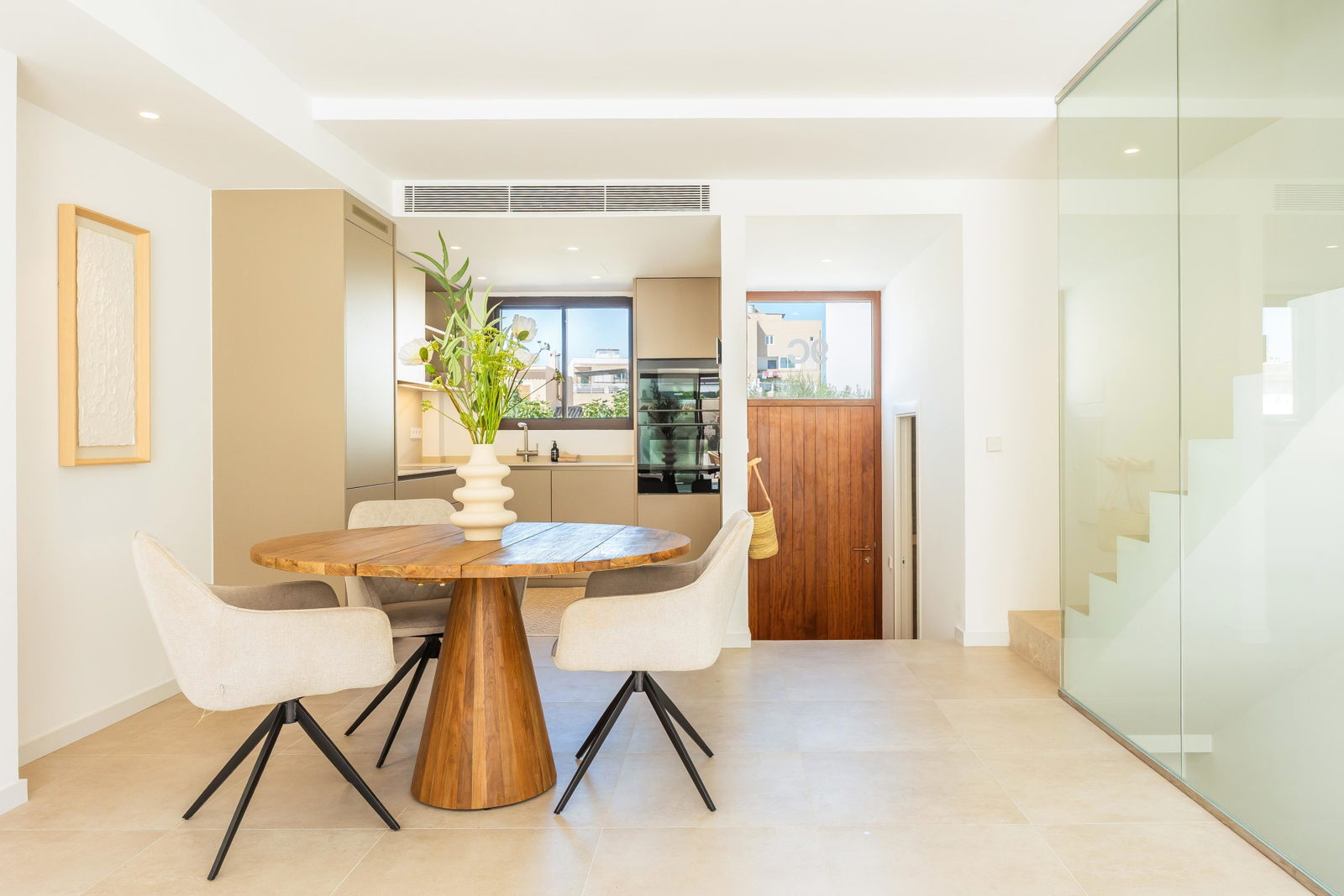 Neubau Stadthaus mit Garten, Jacuzzi und Dachterrasse in El Molinar