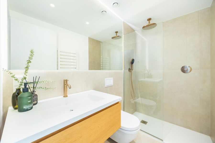Neubau Stadthaus mit Garten, Jacuzzi und Dachterrasse in El Molinar