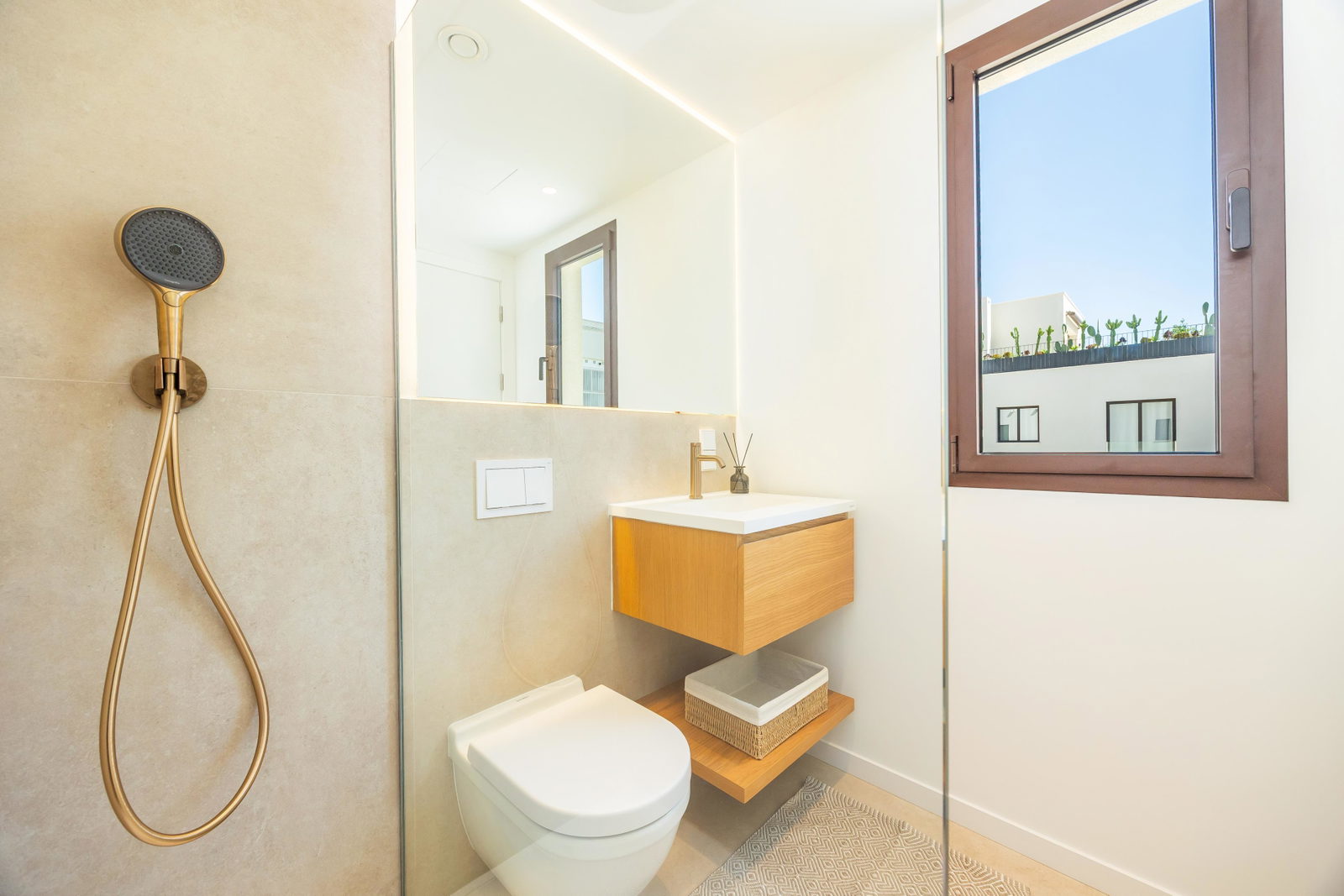 Neubau Stadthaus mit Garten, Jacuzzi und Dachterrasse in El Molinar