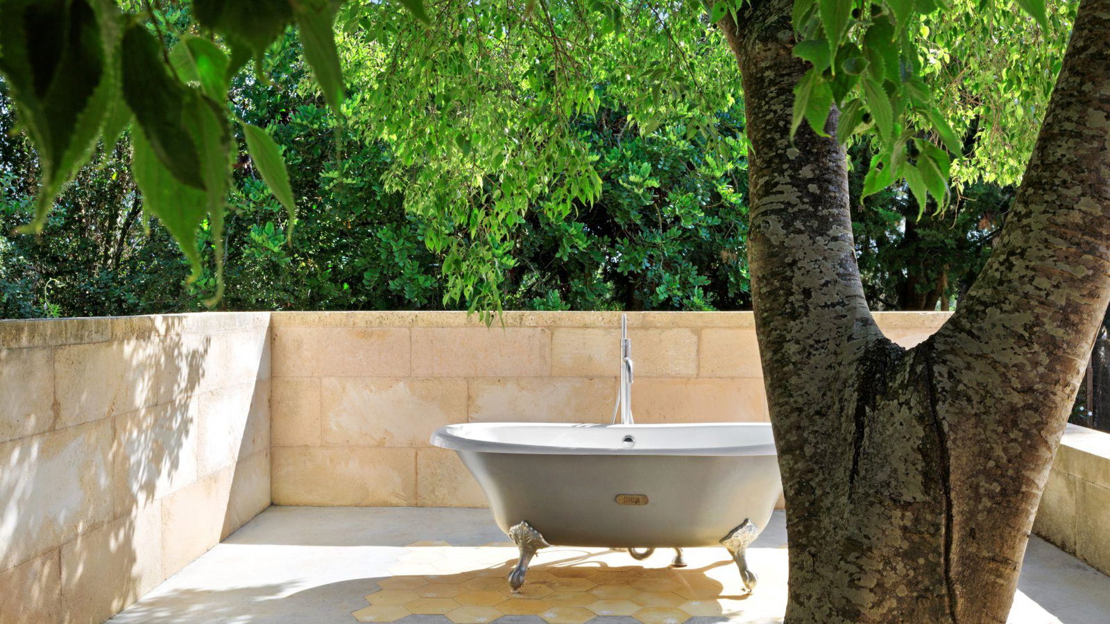 Wunderschönes und farbenfrohes Haus mit Pool und Garten in Pollenca